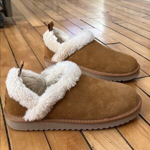Koolaburra  by UGG Tan Suede Slippers with White Lining